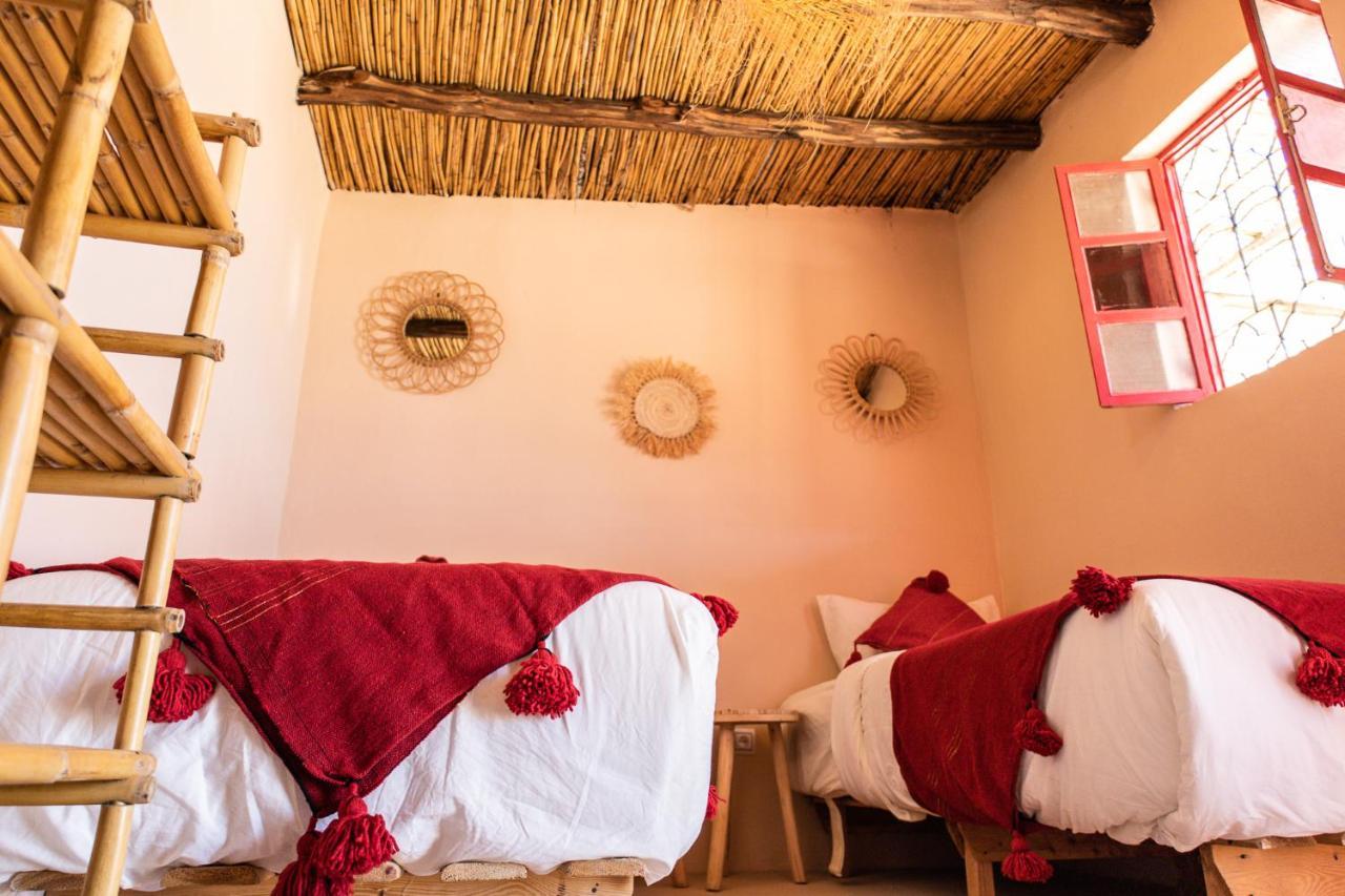 Desert Sands Hotel *